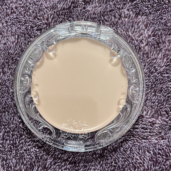 KVD Good Apple Light 002 Skin-Perfecting Hydrating Foundation Balm - Picture 3 of 7